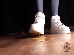 Nike Air Force Crush Eggs