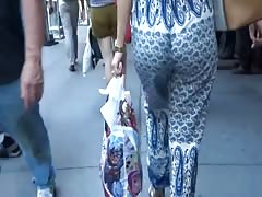 Candid best jiggly booty in loose pants